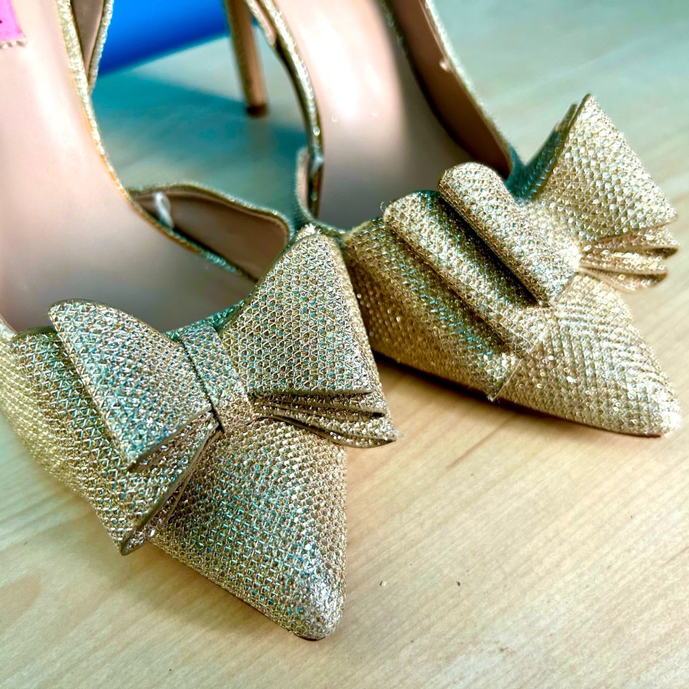 Betsey Johnson Sparkly Gold Pointed-Toe Pumps w/ Bows, Size 8.5